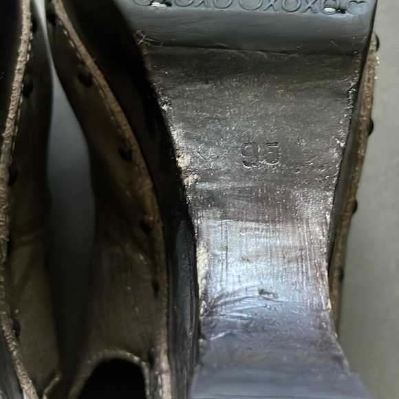 RUSTIC 💛💛GOLD🤎🤎 WOODEN PLATFORM with BRONZE STUDS….SANDALS! - Picture 5 of 8